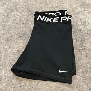 Woman’s Nike Pro 5inch